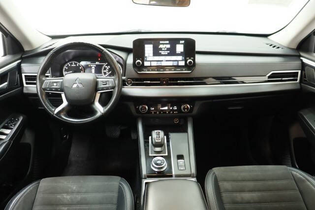 2023 Mitsubishi Outlander SE