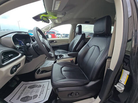 2024 Chrysler Pacifica Plug-In Hybrid Select