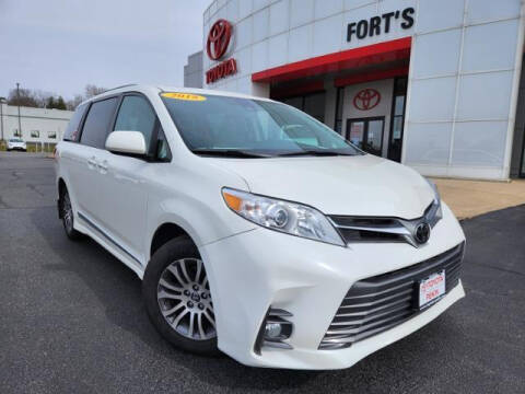 2018 Toyota Sienna for sale at Auto Smart of Pekin in Pekin IL