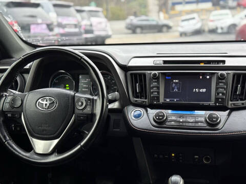 2018 Toyota RAV4 Hybrid SE