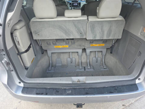2014 Toyota Sienna XLE 7-Passenger Auto Access Seat