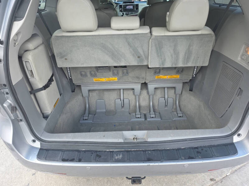 2014 Toyota Sienna XLE 7-Passenger Auto Access Seat