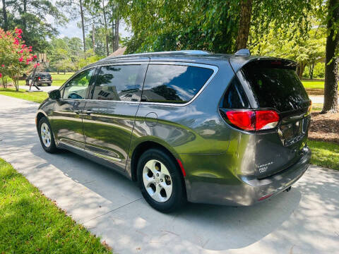 2017 Chrysler Pacifica Touring-L Plus