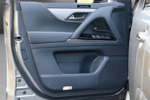 2025 Lexus LX 700h F SPORT Handling