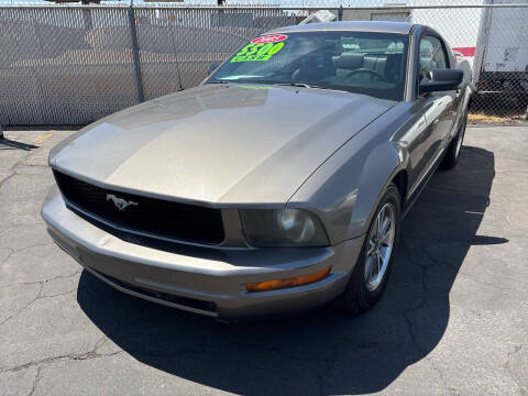2005 Ford Mustang V6 Deluxe