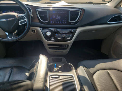 2017 Chrysler Pacifica Touring-L Plus