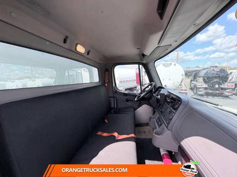 2019 Freightliner M2 106