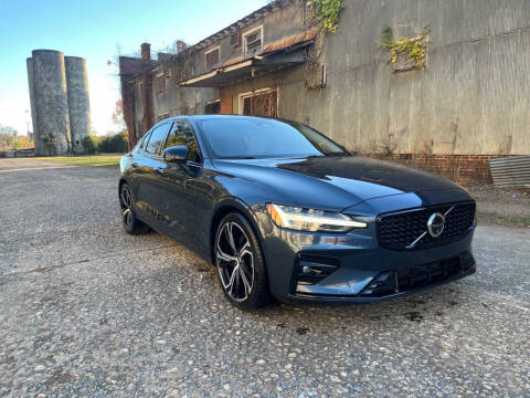 2024 Volvo S60 B5 Plus Dark Theme