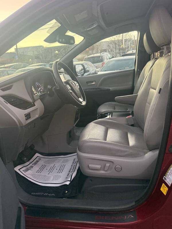 2020 Toyota Sienna XLE Premium 8-Passenger