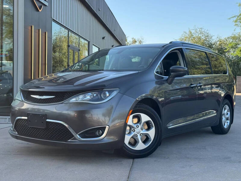 2017 Chrysler Pacifica Touring-L Plus