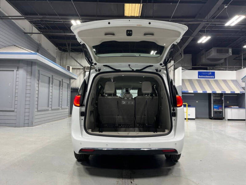 2017 Chrysler Pacifica Touring-L