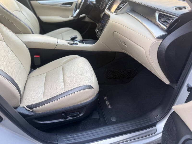 2019 Infiniti QX50 Essential