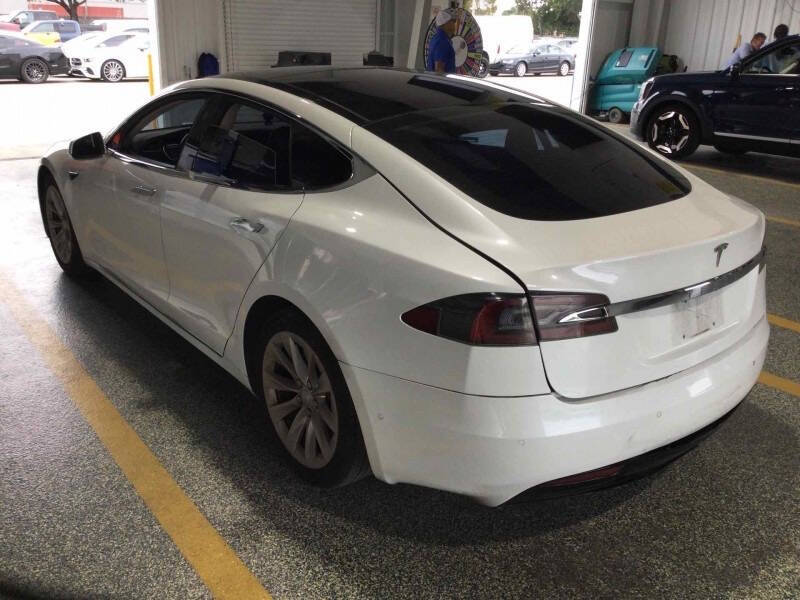 2017 Tesla Model S 60 photo 10