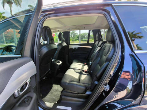 2017 Volvo XC90 T5 Momentum