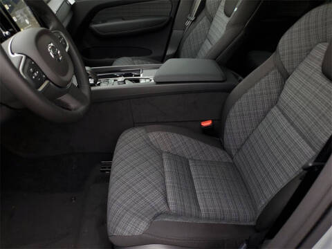 2025 Volvo XC60 T8 Core Dark Theme