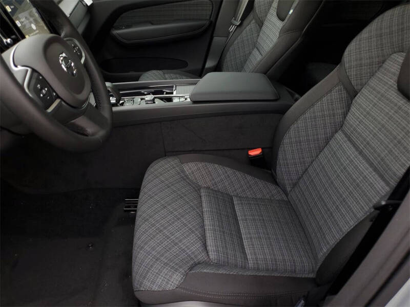 2025 Volvo XC60 T8 Core Dark Theme