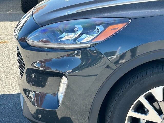 2022 Ford Escape Hybrid Titanium