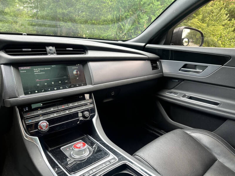 2016 Jaguar XF R-Sport