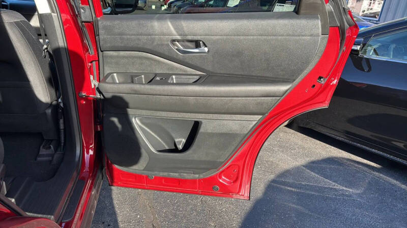 2022 Nissan Pathfinder SV