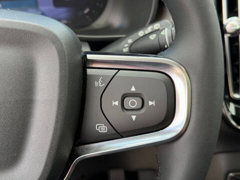 2023 Volvo XC40 B5 Plus Bright Theme