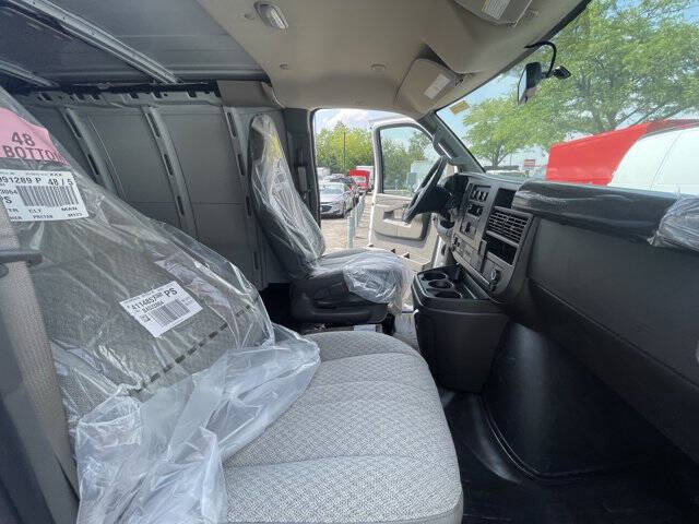 2025 Chevrolet Express 2500