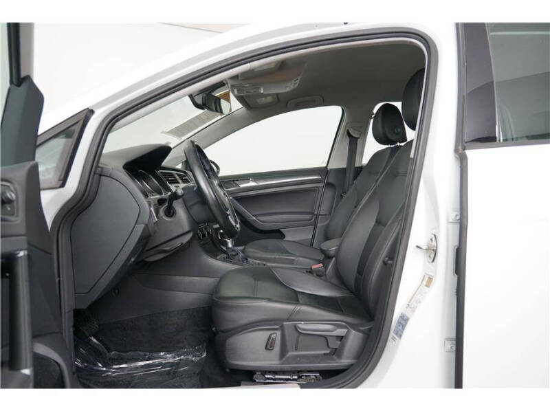 2017 Volkswagen e-Golf SEL Premium