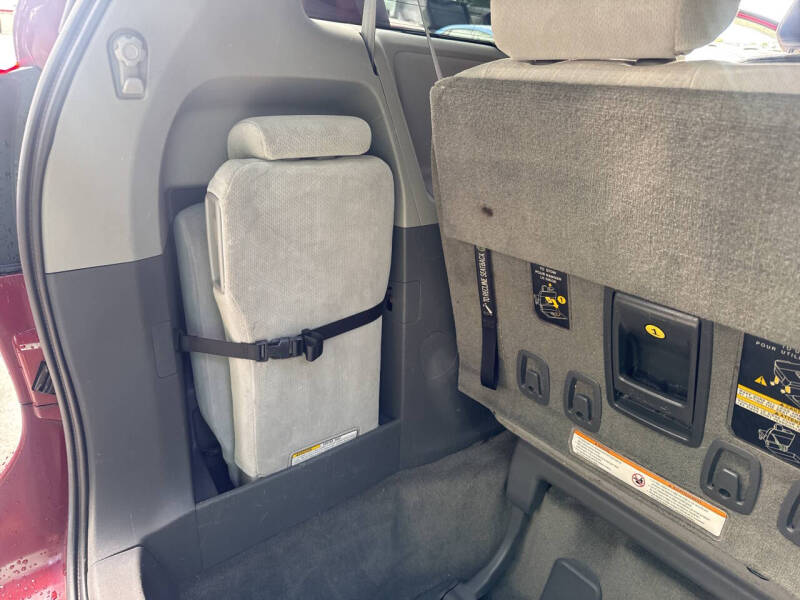 2015 Toyota Sienna LE 7-Passenger Auto Access Seat