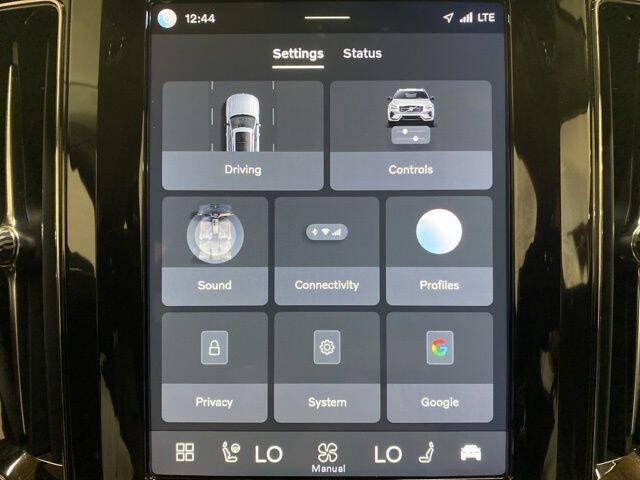 2025 Volvo XC60 B5 Core Dark Theme