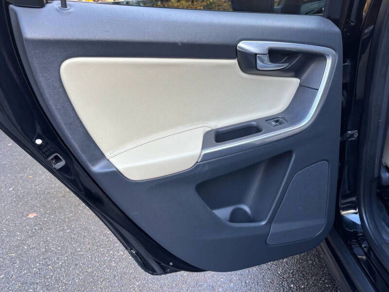 2016 Volvo XC60 T6 Drive-E