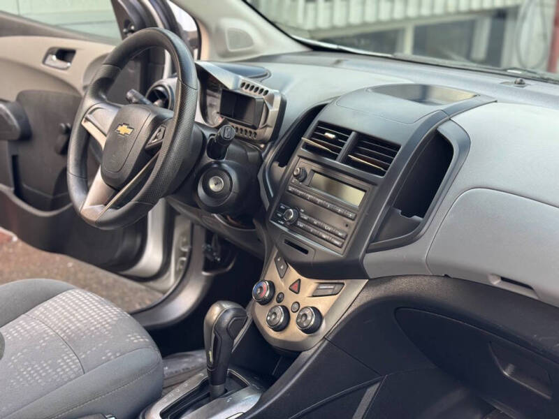 2013 Chevrolet Sonic LS Auto