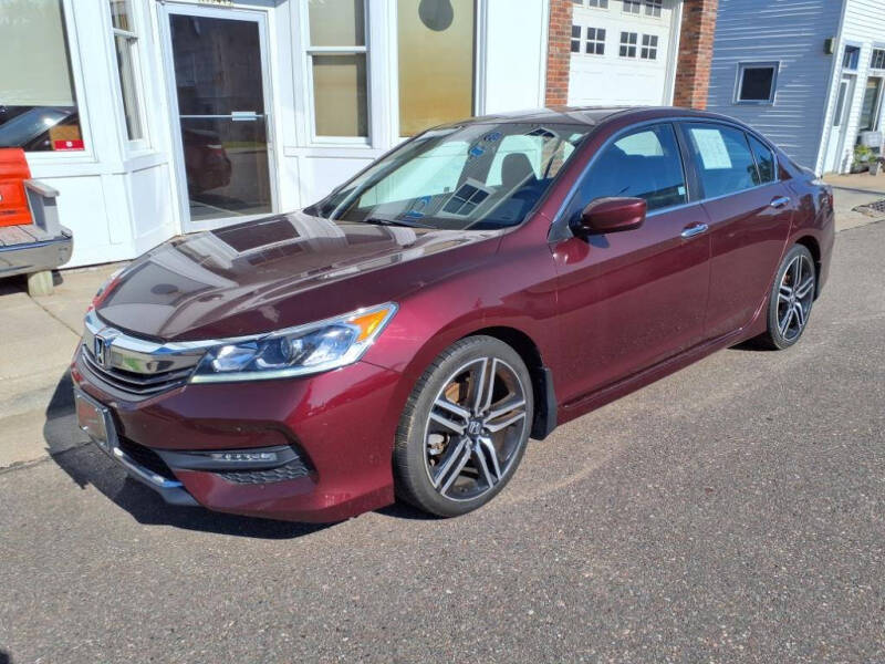 Used 2017 Honda Accord Sport SE with VIN 1HGCR2F17HA025256 for sale in Sand Creek, WI