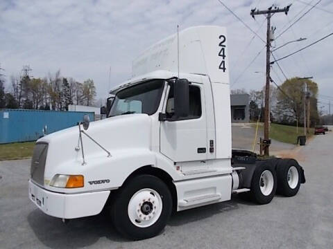 2003 Volvo VNL