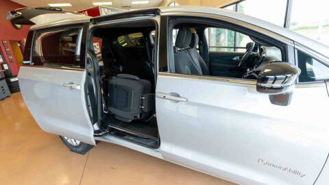 2024 Chrysler Pacifica Touring