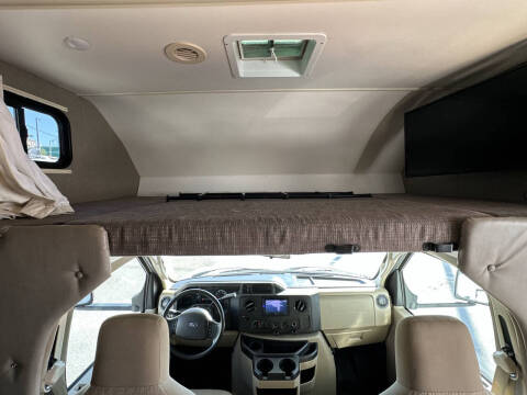 2019 Winnebago Outlook