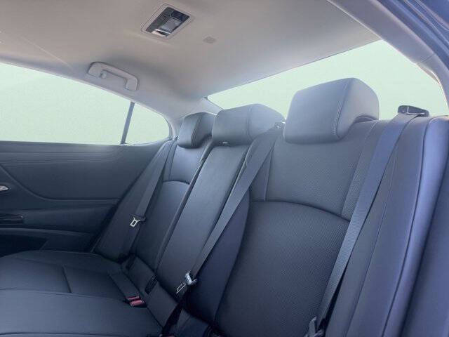 2025 Lexus ES 300h F SPORT Design