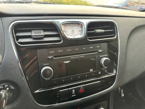 2013 Chrysler 200 LX