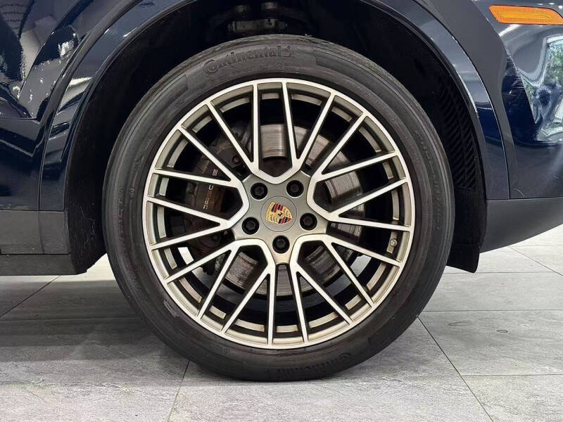 2022 Porsche Cayenne Platinum Edition