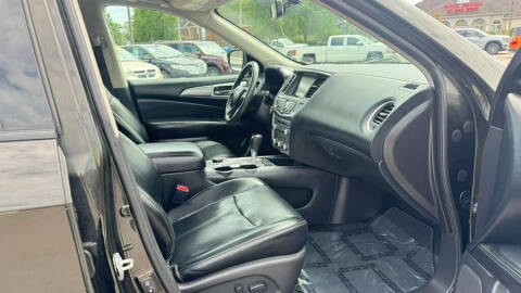 2017 Nissan Pathfinder SL