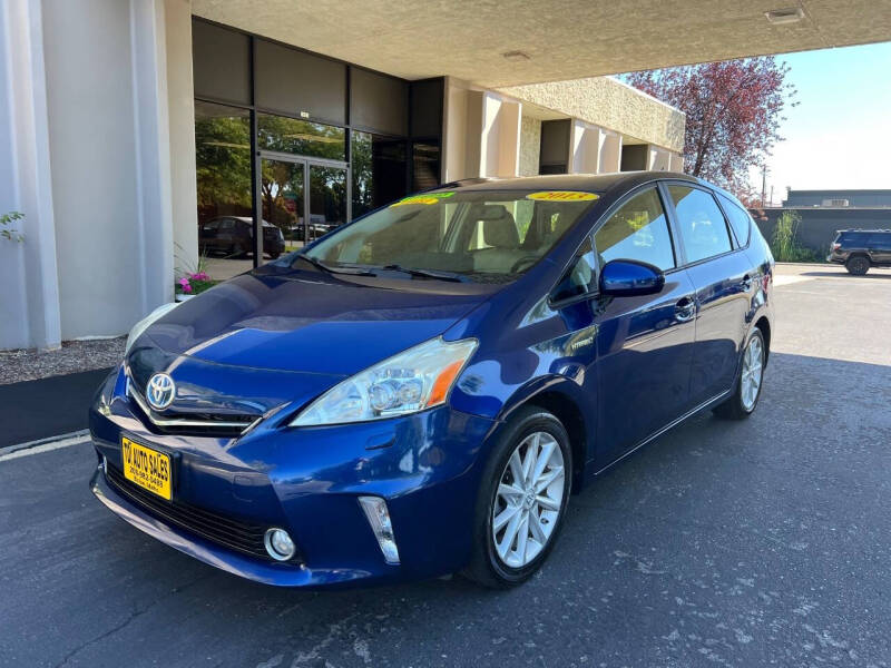 2013 Toyota Prius v Five