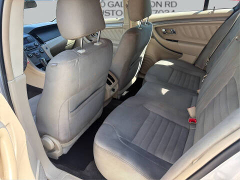 2014 Ford Taurus SE