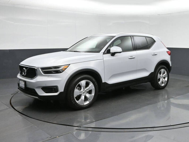 2021 Volvo XC40 T5 Momentum