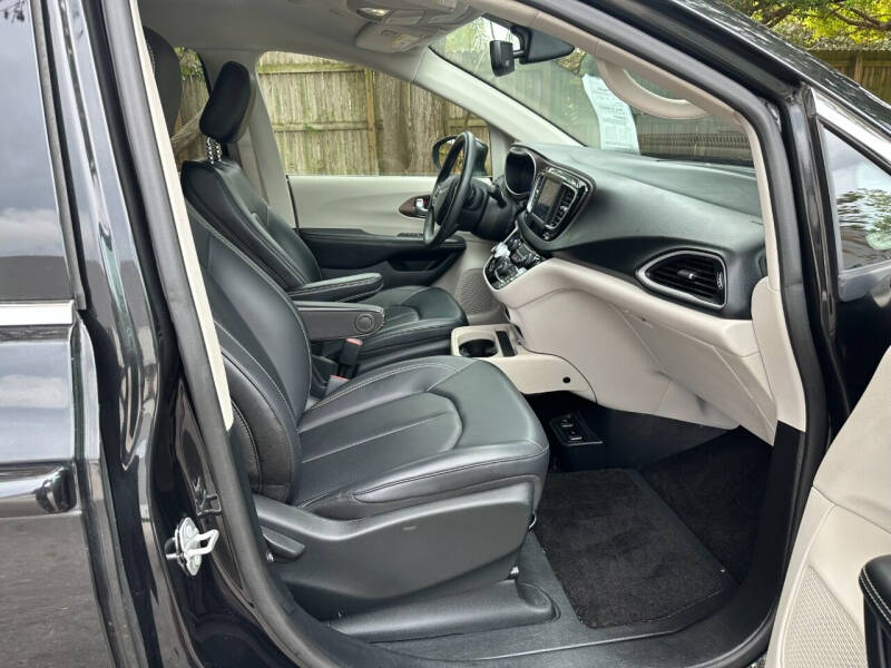 2020 Chrysler Voyager LXi