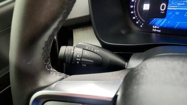 2025 Volvo XC40 B5 Plus Bright Theme