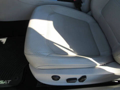 2019 Volkswagen Passat SE R-Line