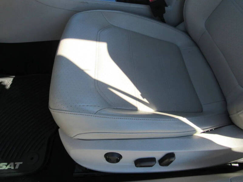 2019 Volkswagen Passat SE R-Line