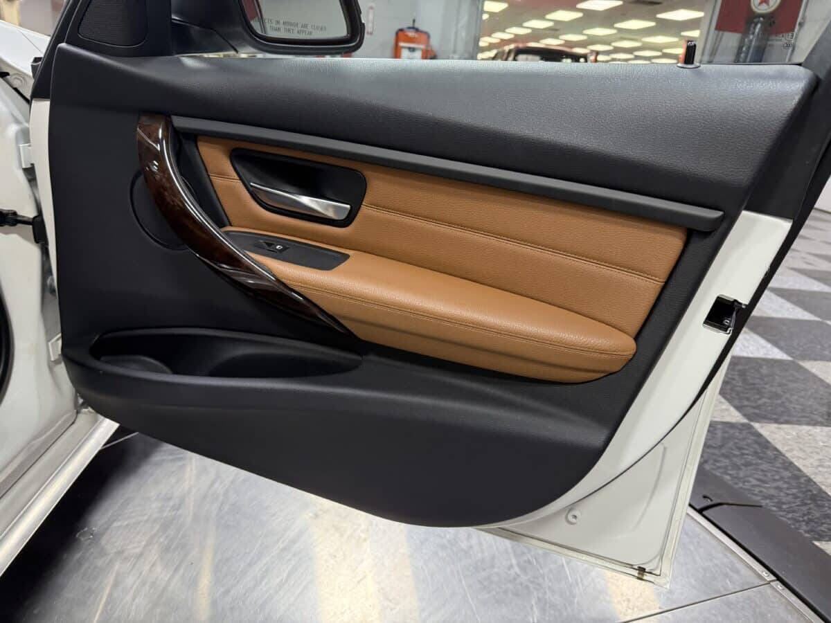 2014 BMW 3 Series 36