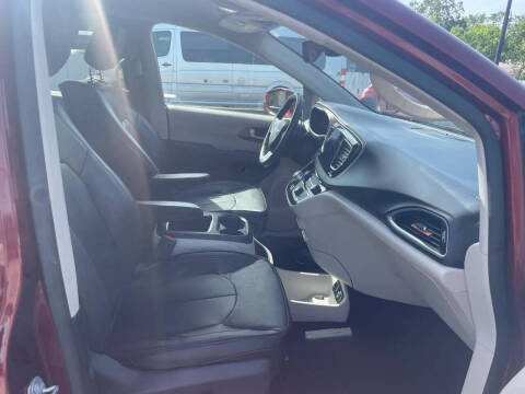 2017 Chrysler Pacifica Touring-L Plus