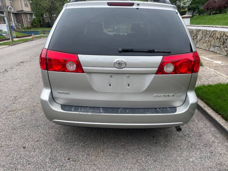 2006 Toyota Sienna LE 8 Passenger