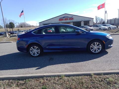 2015 Chrysler 200 for sale at DOUG'S AUTO SALES INC in Pleasant View TN