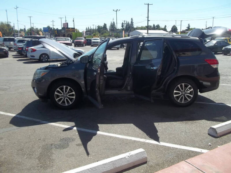 2014 Nissan Pathfinder null photo 47